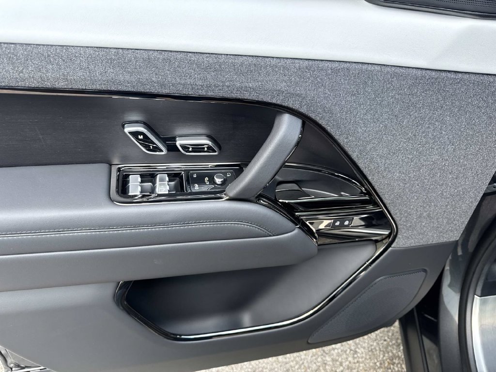 Used 2024 Land Rover Range Rover Sport Dynamic SE AWD/4WD image 18