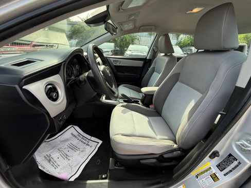 Used 2018 Toyota Corolla LE FWD image 19