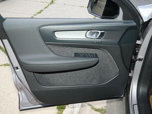 New 2026 Volvo XC40 B5 Plus w/ Protection Package Premier image 9