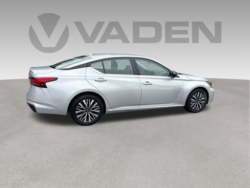 Used 2024 Nissan Altima 2.5 SV FWD image 34