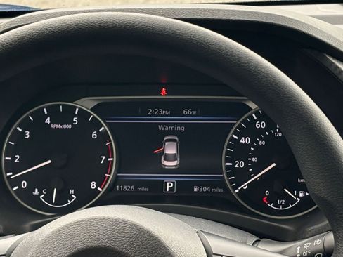 Used 2025 Nissan Sentra SV FWD image 38