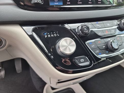 Used 2022 Chrysler Pacifica Touring-L FWD image 27