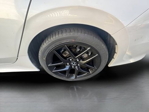 Used 2023 Honda Civic Sport image 3