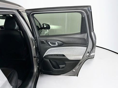 Used 2023 Jeep Compass Latitude w/ Sun and Sound Group AWD/4WD image 33
