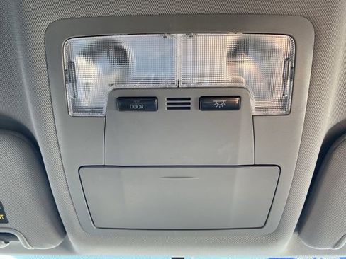 Used 2015 Toyota Highlander LE image 24