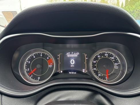 Used 2019 Jeep Cherokee Latitude w/ Popular Appearance Group AWD/4WD image 29