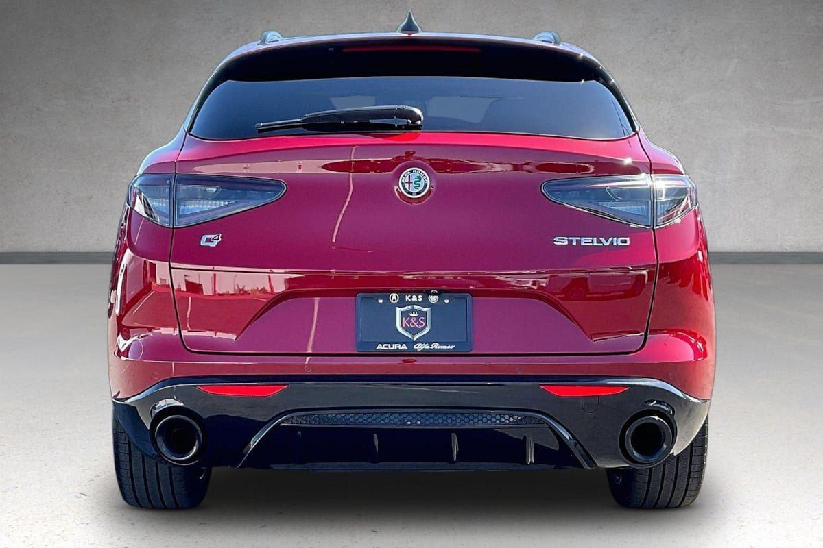 Used 2025 Alfa Romeo Stelvio Sprint AWD/4WD image 4
