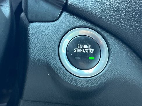 Used 2020 Chevrolet Equinox LT FWD image 29