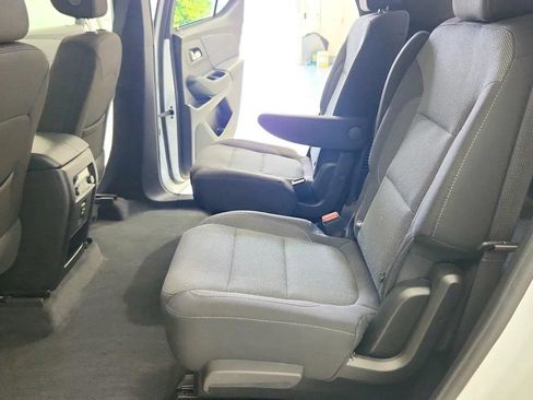 Used 2023 Chevrolet Traverse LT FWD image 25