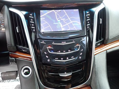Used 2015 Cadillac Escalade Premium AWD/4WD image 10