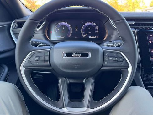 New 2025 Jeep Grand Cherokee L Laredo w/ Luxury Tech Group I image 12