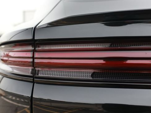 Used 2024 Porsche Cayenne Coupe image 39