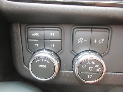 New 2026 GMC Yukon XL AT4 AWD/4WD image 16