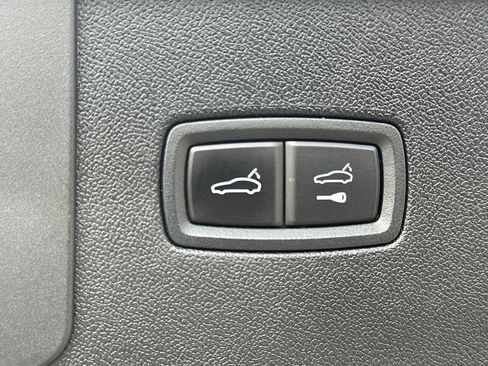 Used 2022 Porsche Cayenne AWD/4WD image 19