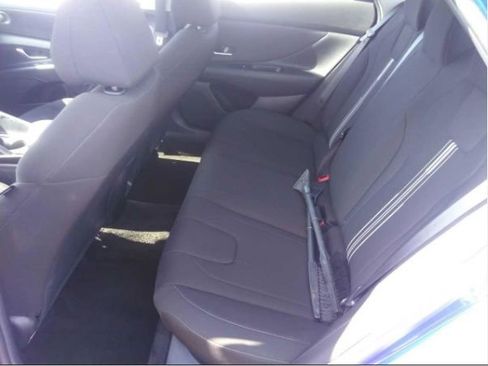 Used 2024 Hyundai Elantra SEL image 3