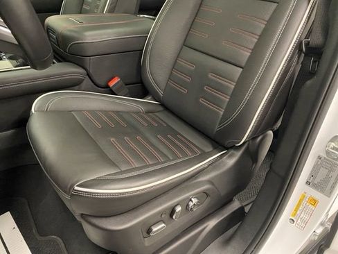 Used 2025 GMC Yukon XL AT4 Ultimate AWD/4WD image 19