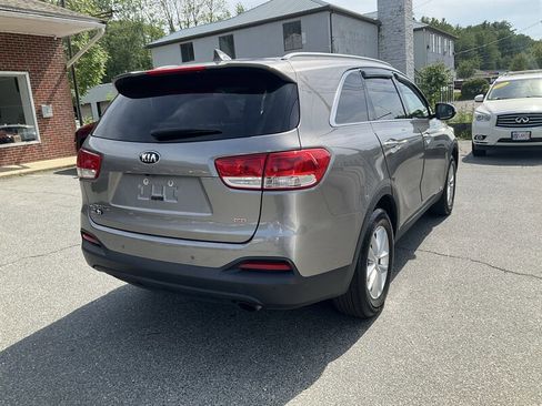 Used 2017 Kia Sorento AWD w/ LX Convenience Package image 5