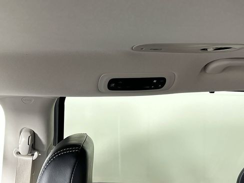 Certified 2024 Chrysler Pacifica Touring-L image 35