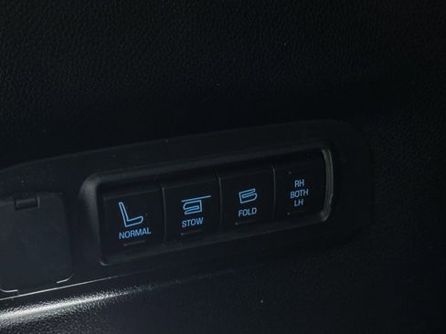 Used 2019 Ford Explorer Limited w/ Ford Safe & Smart Package image 10