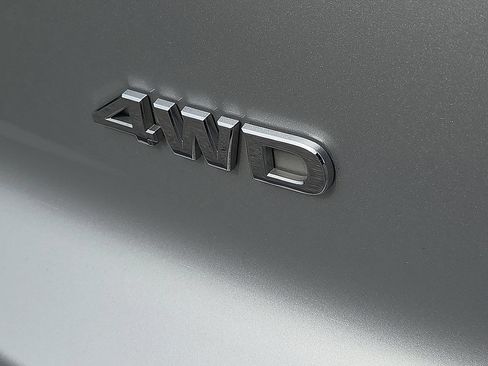 Used 2025 Nissan Pathfinder SV AWD/4WD image 8
