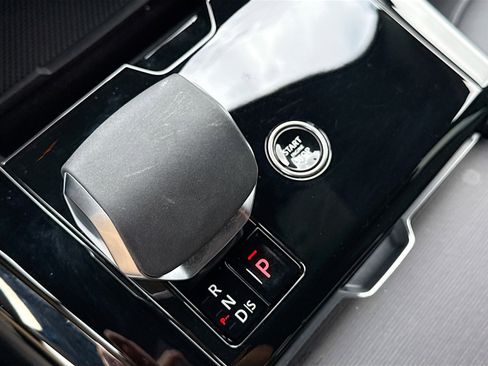 Used 2025 Land Rover Range Rover Sport image 27