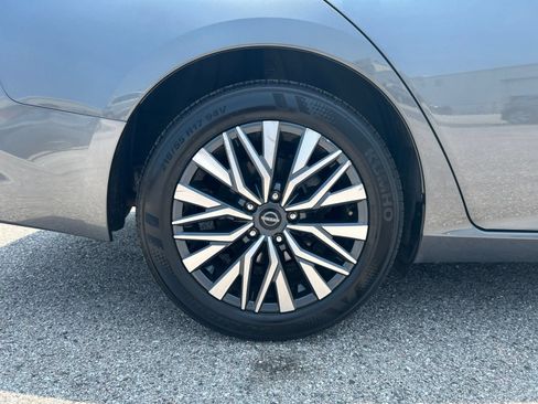 Used 2025 Nissan Altima 2.5 SV FWD image 20