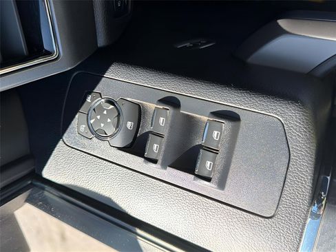 Used 2018 Ford F150 XLT w/ Equipment Group 302A Luxury AWD/4WD image 13