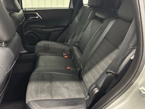 Used 2024 Mitsubishi Outlander FWD image 12