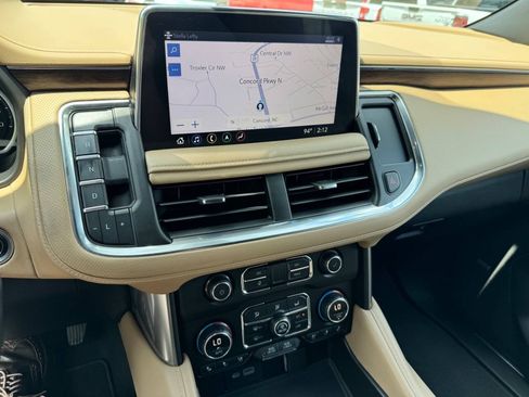 Used 2021 Chevrolet Suburban Premier w/ Premium Package AWD/4WD image 19