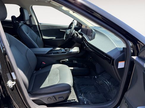 Used 2022 Kia EV6 Wind w/ Wind Technology Package AWD/4WD image 19