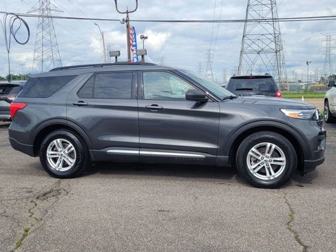 Used 2020 Ford Explorer XLT RWD image 4