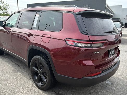 Used 2024 Jeep Grand Cherokee L Limited w/ Black Appearance Package image 10