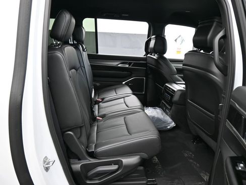 New 2026 Jeep Grand Wagoneer L 2WD image 31