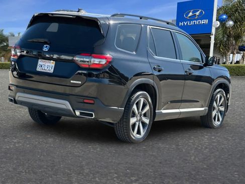 Used 2024 Honda Pilot Touring image 3