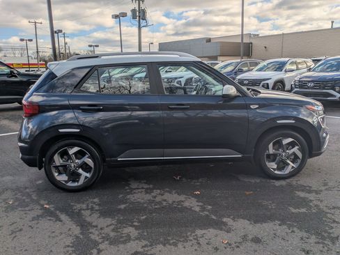 Certified 2021 Hyundai Venue image 4