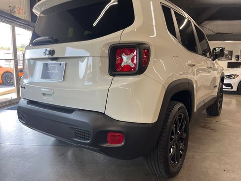 Used 2023 Jeep Renegade Altitude w/ Sun/Sound Group AWD/4WD image 11