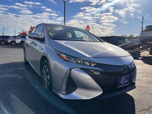 Used 2020 Toyota Prius Prime LE image 2