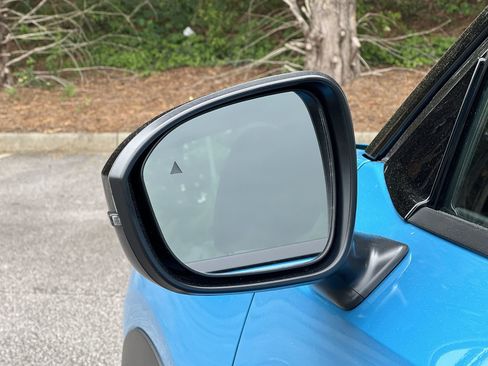 Certified 2025 Nissan Kicks SR FWD image 27
