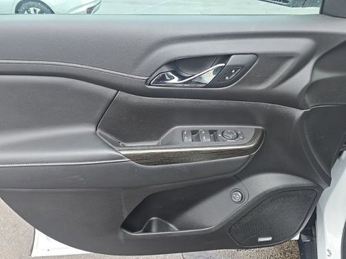 Used 2021 GMC Acadia SLT image 19