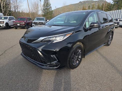 Used 2024 Toyota Sienna XSE AWD/4WD image 2