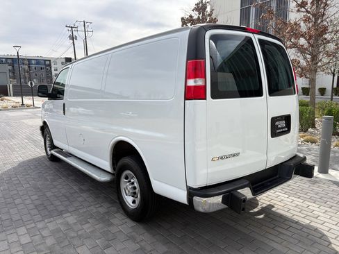 Used 2024 Chevrolet Express 2500 w/ Driver Convenience Package image 10