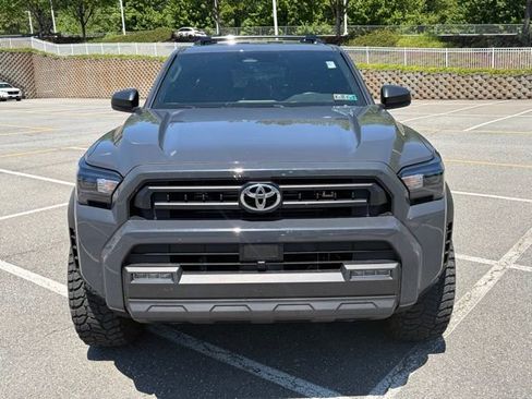 Used 2025 Toyota 4Runner SR5 AWD/4WD image 9