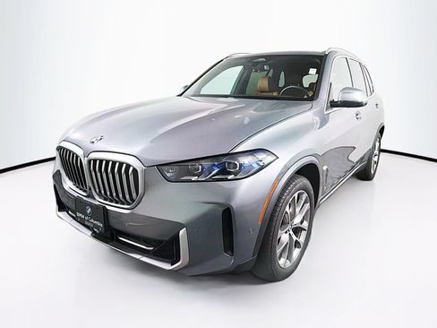 Used 2024 BMW X5 xDrive40i w/ Premium Package AWD/4WD image 3