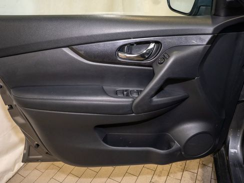 Used 2018 Nissan Rogue S image 10