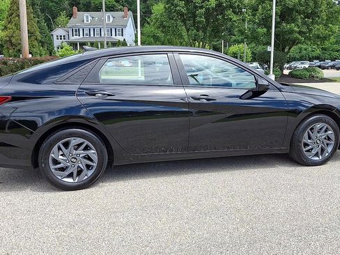 Used 2024 Hyundai Elantra SEL FWD image 9