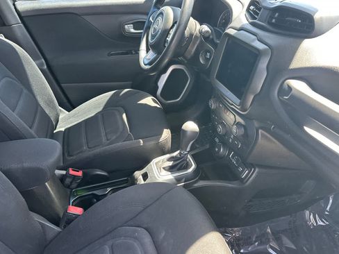 Used 2020 Jeep Renegade Latitude w/ UConnect 8.4 Nav Group AWD/4WD image 16