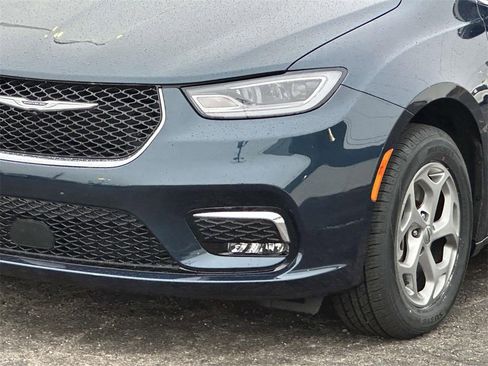 Used 2023 Chrysler Pacifica Limited image 8