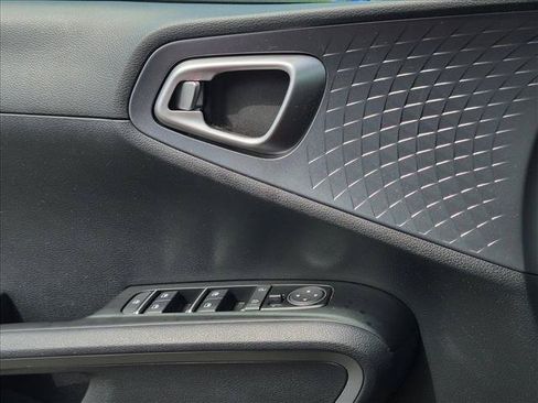 Used 2021 Kia Soul S FWD image 2