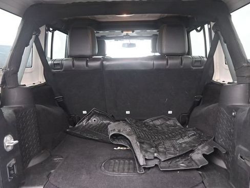 Used 2015 Jeep Wrangler Unlimited Rubicon AWD/4WD image 7