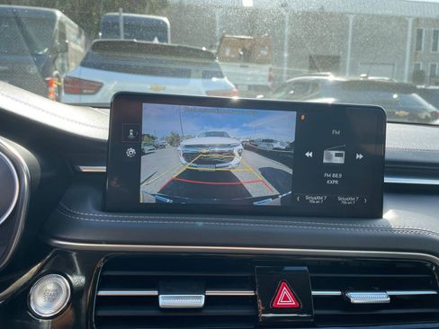 Used 2025 Genesis G70 2.5T image 17